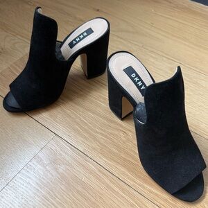 Never Worn DKNY Womens Hester Black Nubuck Dress Sandals